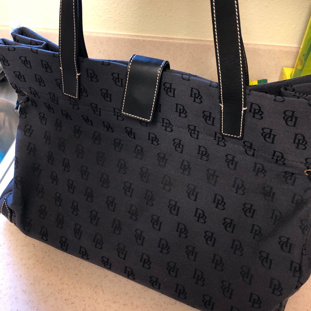 Very gently used dooney and bourke bag